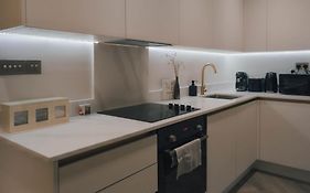 Luxurious Apartment In St Albans